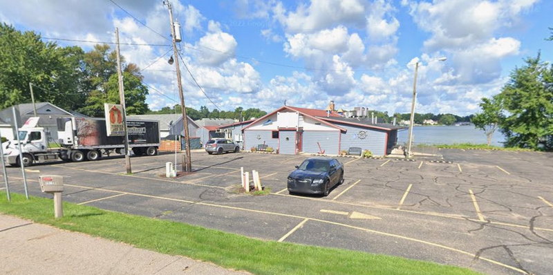 Fishers Lake (Fisher Lake, Fishers Lake) - Fisher Lake Inn (newer photo)